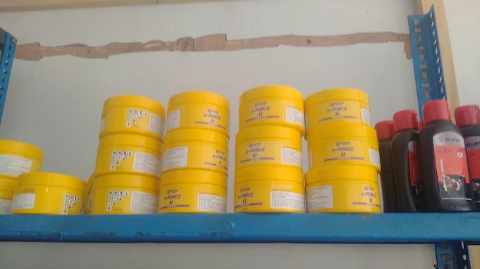 Polyester body fillers &amp; knifing putty tubs - Premium Paint Showroom Gallery